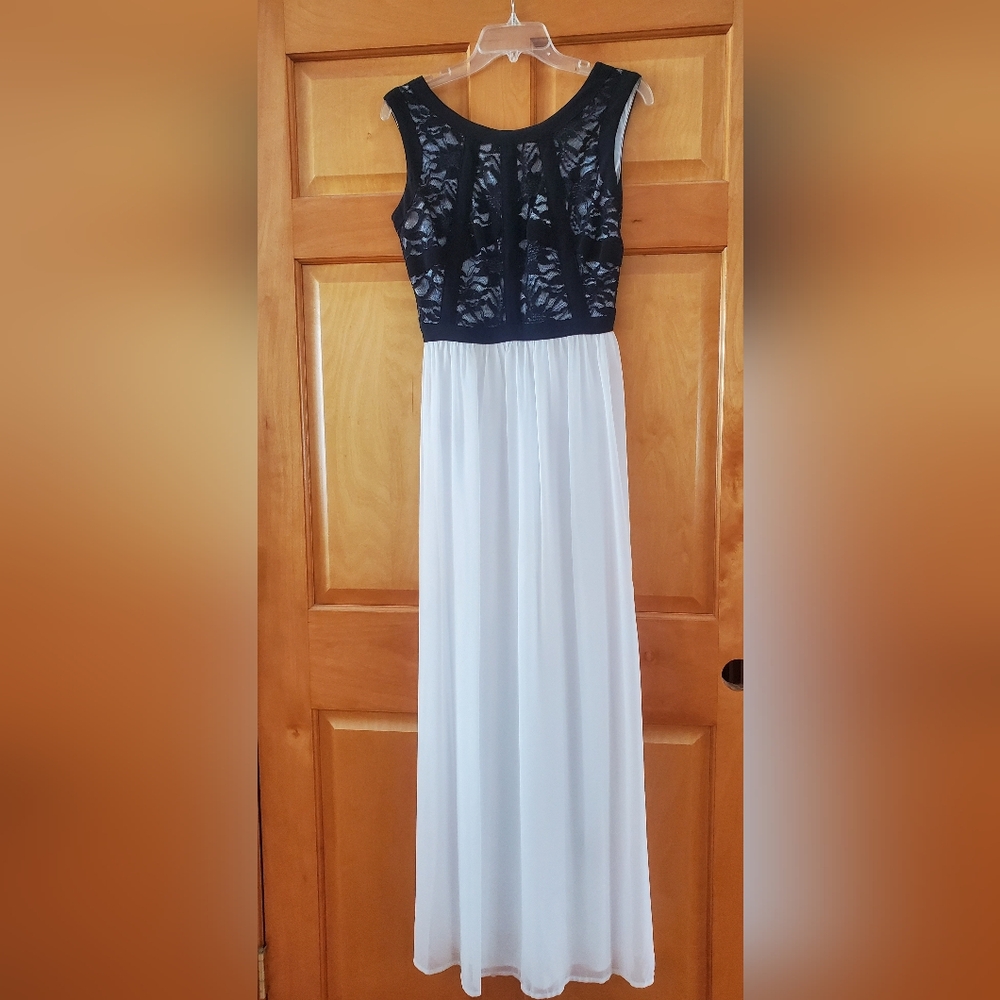 Morgan And Company Black Lace Bodice White Maxi Dress